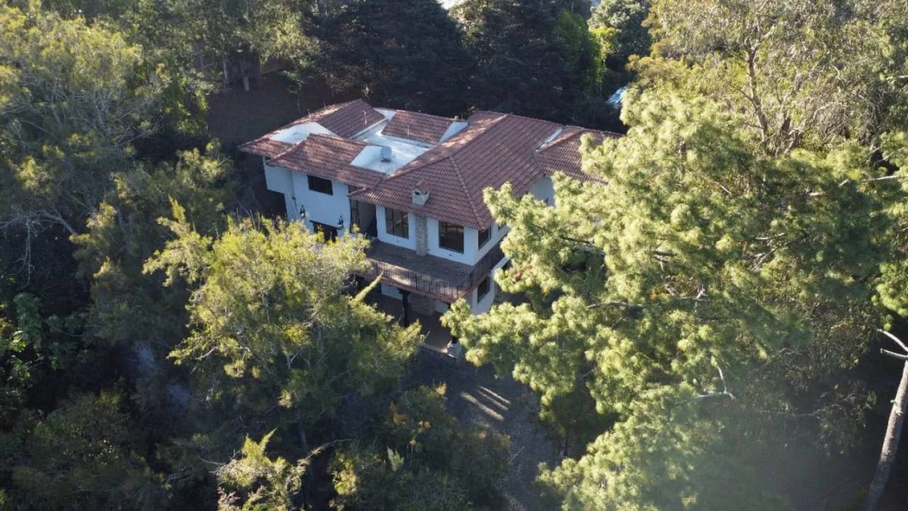 Casa en venta sobre la Interamericana Km. 33.8 (2 manzanas) — Casa en Venta en Santiago Sacatepéquez, Sacatepéquez — foto 1 de 14