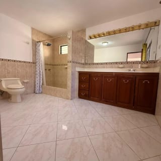 Casa amplia en venta - Entrada de San José Pinula (Km 16.5) — Casa en Venta en Carretera a El Salvador, Guatemala, Ciudad — miniatura 3 de 9