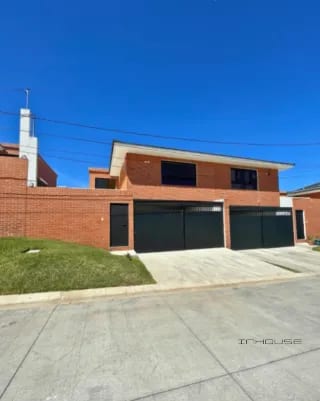 CASA EN VENTA EN ZONA 16 SAN ISIDRO PARA ESTRENAR — Casa en Venta en Zona 16, Guatemala, Ciudad — miniatura 1 de 11