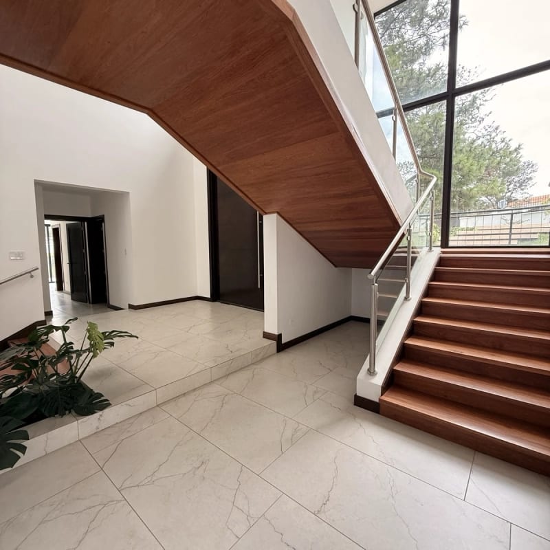Casa en venta NUEVA | Piscina | Jardín | 5 hab | Sausalito Fraijanes — Casa en Venta en Sausalito, Carretera a El Salvador, Guatemala, Ciudad — foto 1 de 16