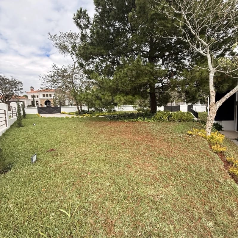 Casa en venta NUEVA | Piscina | Jardín | 5 hab | Sausalito Fraijanes — Casa en Venta en Sausalito, Carretera a El Salvador, Guatemala, Ciudad — foto 4 de 16
