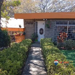 VENDO CASA EN SECTOR A-10, SAN CRISTÓBAL 4 HABITACIONES / AMPLIO JARDÍN POSTERIOR — Casa en Venta en Zona 8 Mixco, Guatemala, Ciudad — miniatura 1 de 7