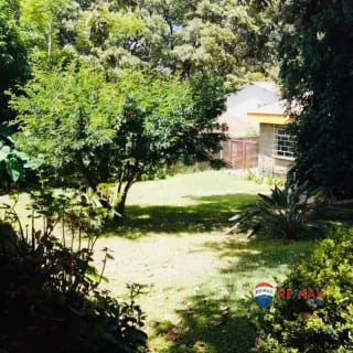 VENDO CASA EN SECTOR A-10, SAN CRISTÓBAL 4 HABITACIONES / AMPLIO JARDÍN POSTERIOR — Casa en Venta en Zona 8 Mixco, Guatemala, Ciudad — miniatura 2 de 7