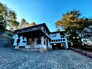 PROPIEDAD EN VENTA SOBRE CARRETERA INTERAMERICANA Km.33.8 — Casa en Venta en Santa Maria Cauqué, Sacatepéquez — miniatura 1 de 14