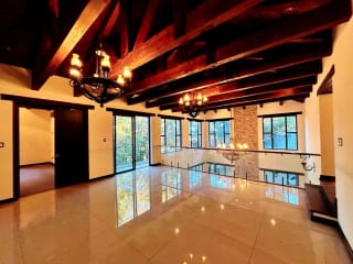 PROPIEDAD EN VENTA SOBRE CARRETERA INTERAMERICANA Km.33.8 — Casa en Venta en Santa Maria Cauqué, Sacatepéquez — miniatura 10 de 14