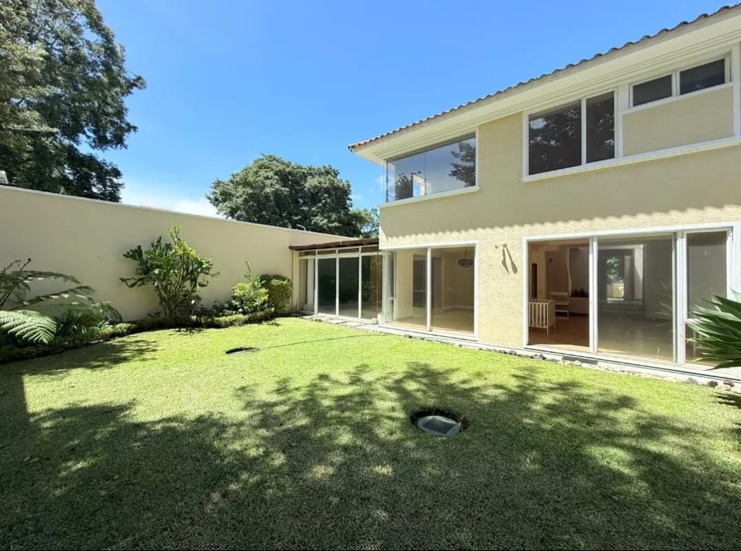 Vendo linda casa en Portal del Bosque Kms. 22.5 CAES — Casa en Venta en Portal del Bosque, Carretera a El Salvador, Guatemala, Ciudad — foto 1 de 17