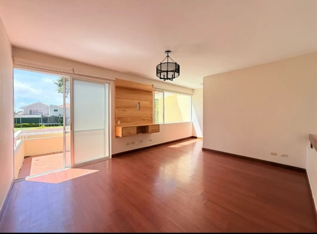 Vendo linda casa en Portal del Bosque Kms. 22.5 CAES — Casa en Venta en Portal del Bosque, Carretera a El Salvador, Guatemala, Ciudad — foto 12 de 17