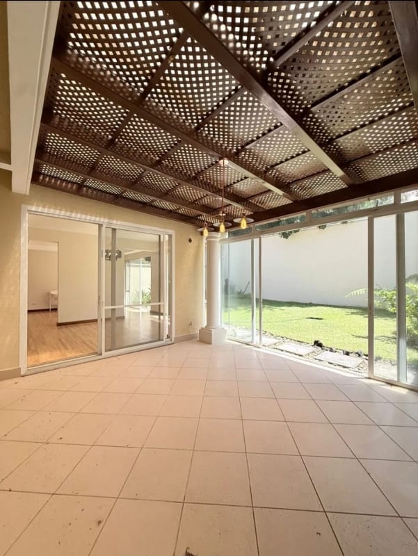 Vendo linda casa en Portal del Bosque Kms. 22.5 CAES — Casa en Venta en Portal del Bosque, Carretera a El Salvador, Guatemala, Ciudad — foto 8 de 17
