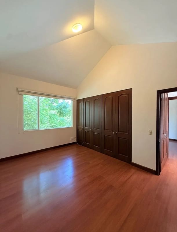 Vendo linda casa en Portal del Bosque Kms. 22.5 CAES — Casa en Venta en Portal del Bosque, Carretera a El Salvador, Guatemala, Ciudad — foto 6 de 17