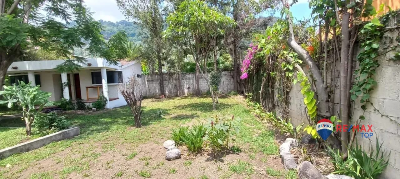 PANAJACHEL I CASA EN RESIDENCIAL l 2 APTO. INDEPENDIENTES AMPLIA PROPIEDAD CON JARDÍN FRONTAL Y POSTERIOR — Casa en Venta en Panajachel, Sololá — foto 3 de 11