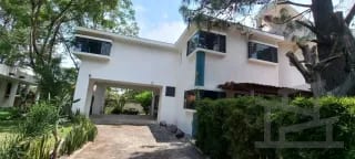 Residencia Exclusiva en Panajachel – Diseño Moderno con Módulo Independiente — Casa en Venta en Panajachel, Sololá — miniatura 1 de 6