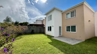 Vendo casa en la Fontana 2 kms. 25 CAES — Casa en Venta en La Fontana II, Carretera a El Salvador, Guatemala, Ciudad — miniatura 1 de 9