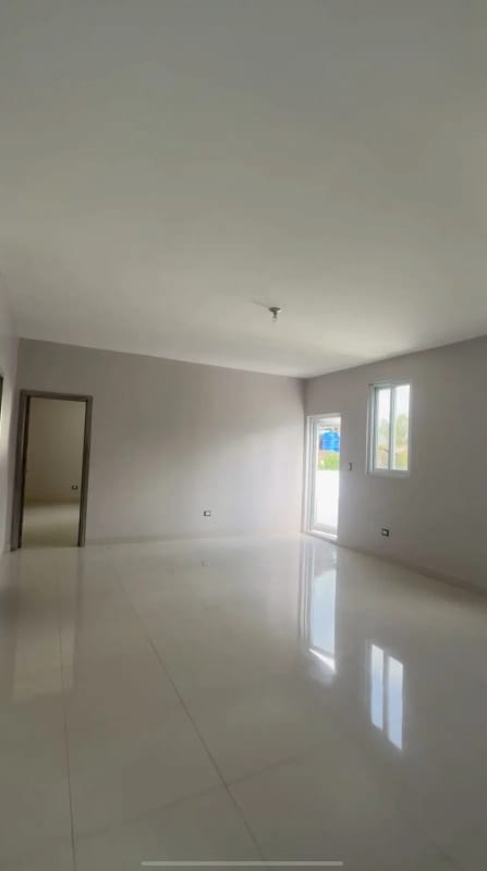 VENDO AMPLIA CASA - ZONA 16 - 6 PARQUEOS — Casa en Venta en Zona 16, Guatemala, Ciudad — foto 7 de 8
