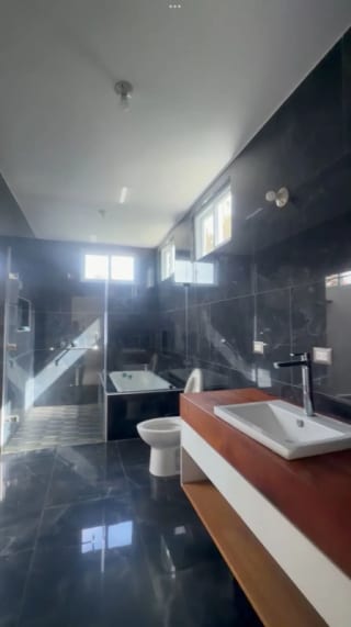 VENDO AMPLIA CASA - ZONA 16 - 6 PARQUEOS — Casa en Venta en Zona 16, Guatemala, Ciudad — miniatura 2 de 8