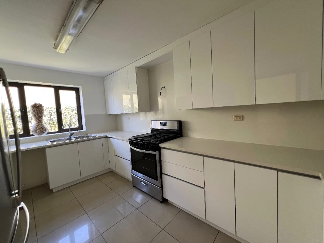 CASA VENTA ATRÁS DE CC MINUTO MUXBAL CONDOMINIO EL CARMEN, 390 MTS2, 4 DORMITORIOS CASA UNO CON SU BAÑO, CERCA COLEGIO MONTESSORI $525,000 — Casa en Venta en Muxbal, Guatemala, Ciudad — foto 7 de 13