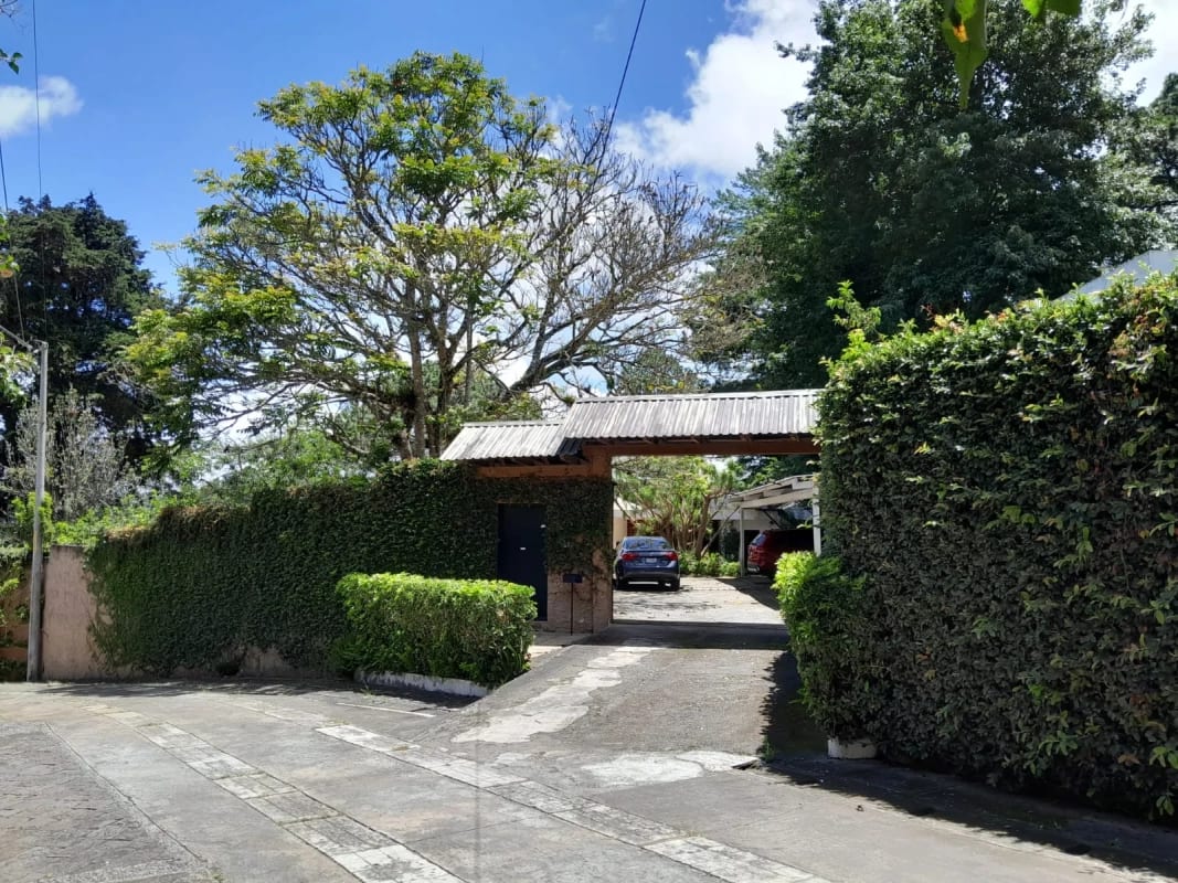 Casa en Venta San Jorge Muxbal Calle Liquidambar — Casa en Venta en Muxbal, Guatemala, Ciudad — foto 1 de 15
