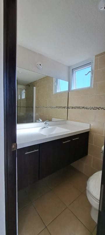 Casa en Venta en Altos de Village, Km. 25 CES — Casa en Venta en Carretera a El Salvador, Guatemala, Ciudad — foto 6 de 11