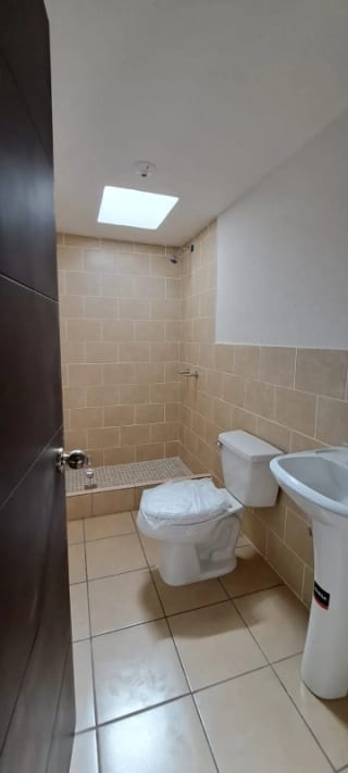 Casa en Venta en Altos de Village, Km. 25 CES — Casa en Venta en Carretera a El Salvador, Guatemala, Ciudad — miniatura 5 de 11