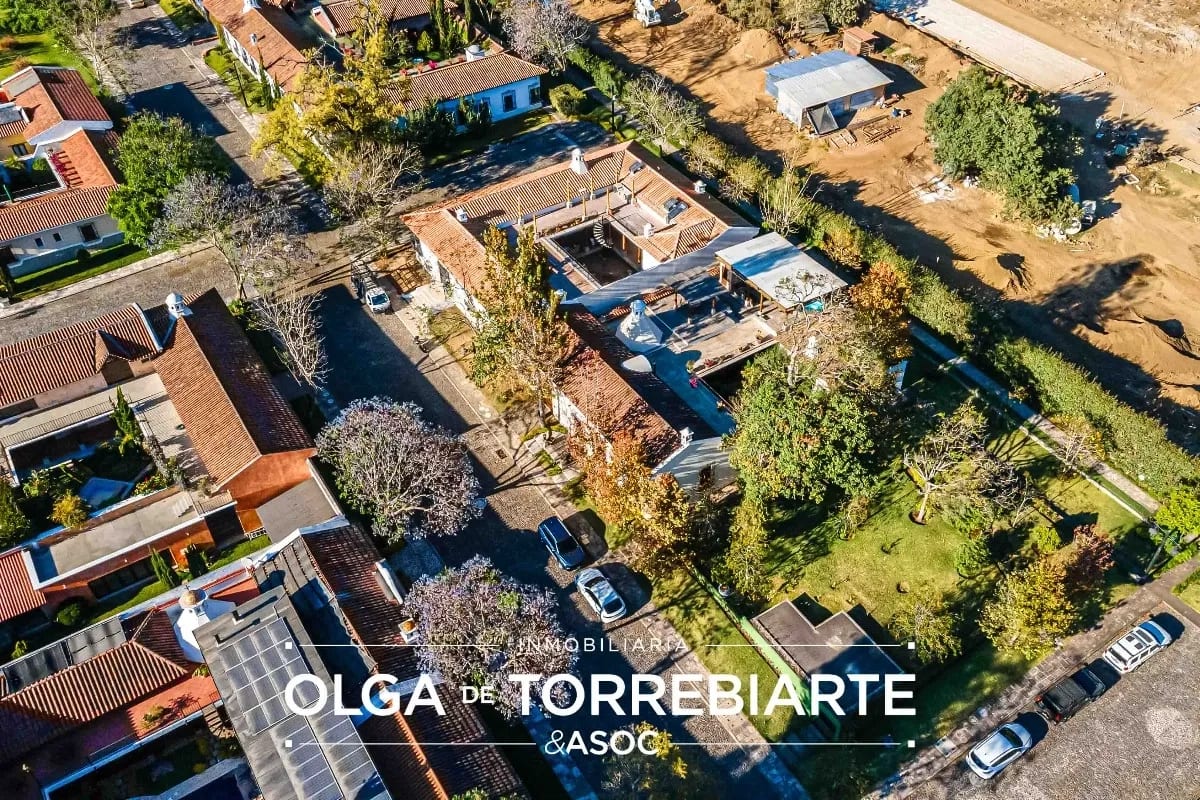 Casa amueblada en Condominio Jacarandas y Gravileas, Antigua Guatemala — Casa en Venta en Antigua, Sacatepéquez — foto 1 de 17