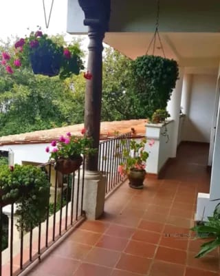 CASA EN VENTA EN CARRETERA A SAN LUCAS KM 21.5, ESTILO COLONIAL — Casa en Venta en San Juan Sacatepéquez, Sacatepéquez — miniatura 5 de 11