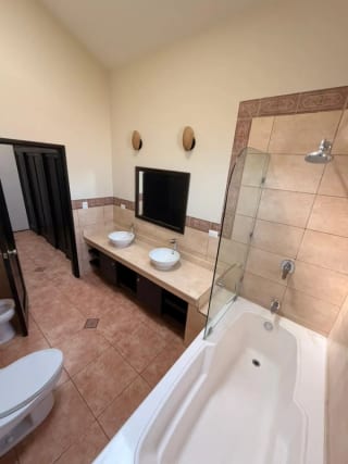 Preciosa residencia de un nivel en Lazos de Fraijanes — Casa en Venta en Lazos de Fraijanes, Carretera a El Salvador, Guatemala, Ciudad — miniatura 4 de 16