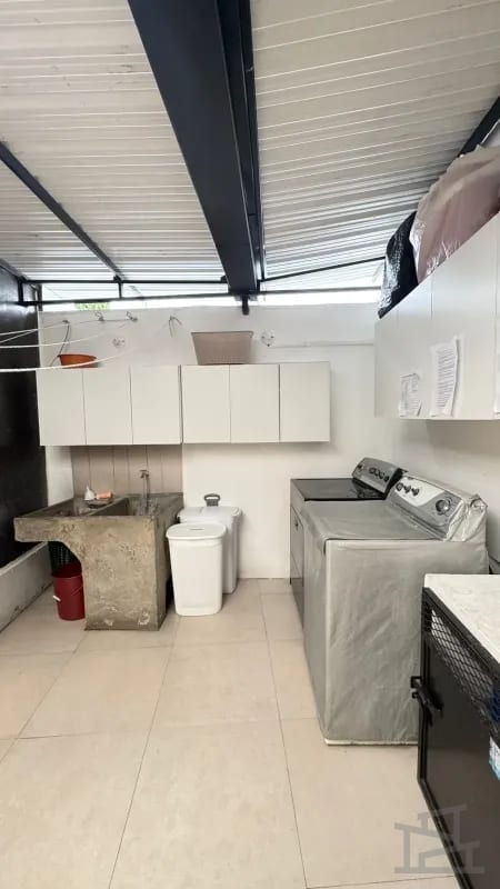 HERMOSA CASA EN VENTA San Cristóbal - Colonia Las Orquideas Sector A1 - A9. — Casa en Venta en Zona 8 Mixco, Guatemala, Ciudad — foto 9 de 17