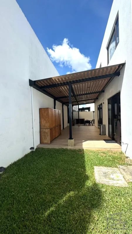 HERMOSA CASA EN VENTA San Cristóbal - Colonia Las Orquideas Sector A1 - A9. — Casa en Venta en Zona 8 Mixco, Guatemala, Ciudad — foto 2 de 17