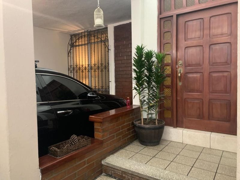 LINDA CASA EN JARDINES DE LA ASUNCION SUR ZONA 5 — Casa en Venta en Jardines de La Asunción, Zona 5, Guatemala, Ciudad — foto 1 de 16