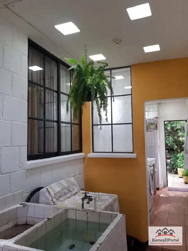 Casa en Lomas de Portugal Zona 1 de Mixco — Casa en Venta en Zona 1 Mixco, Guatemala, Ciudad — foto 4 de 9