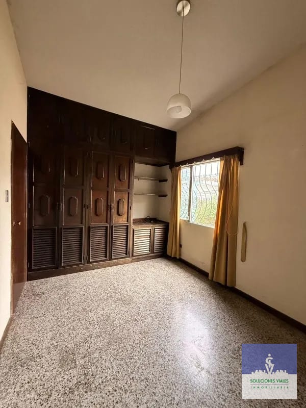 VENDO CASA DE 1 NIVEL CON JARDÍN, zona 16 — Casa en Venta en Jardines de San Isidro, Zona 16, Guatemala, Ciudad — foto 4 de 7