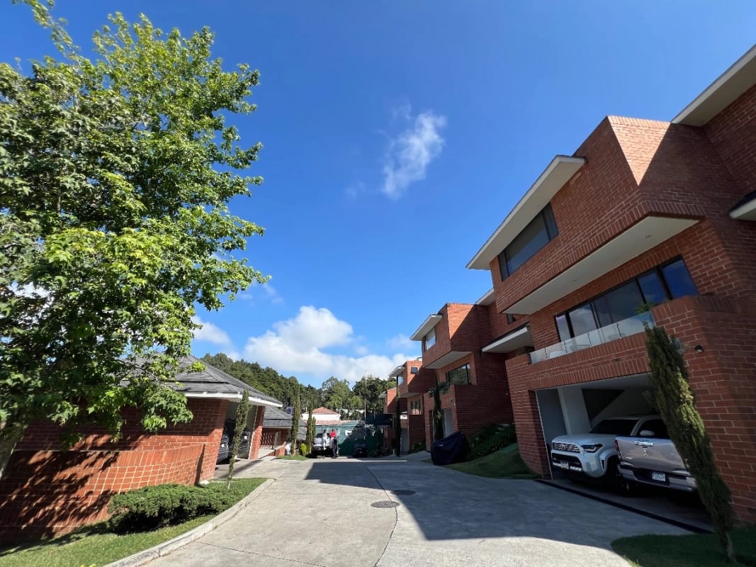 CASA VENTA ATRÁS DE CC MINUTO MUXBAL CONDOMINIO EL CARMEN, 390 MTS2, 4 DORMITORIOS CASA UNO CON SU BAÑO, CERCA COLEGIO MONTESSORI $525,000 — Casa en Venta en Muxbal, Guatemala, Ciudad — foto 12 de 13