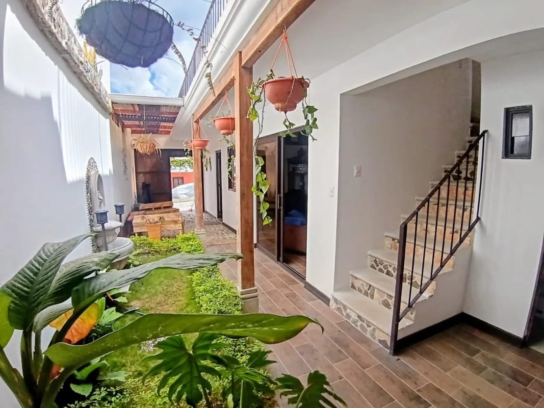 BONITA CASA EN VENTA EN BARRIOS LAS CAMPANAS — Casa en Venta en Antigua, Sacatepéquez — foto 1 de 5