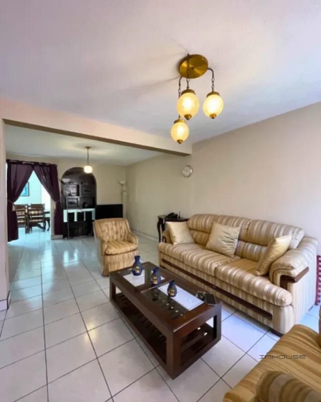 CASA EN VENTA EN ZONA 4 DE MIXCO, PARA USO COMERCIAL — Casa en Venta en Zona 4 Mixco, Guatemala, Ciudad — foto 1 de 10