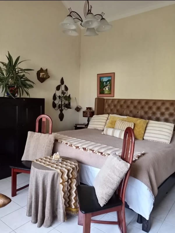 Vendo linda casa en zona 10, a cuadras de los Próceres. — Casa en Venta en Zona 10, Guatemala, Ciudad — foto 1 de 17