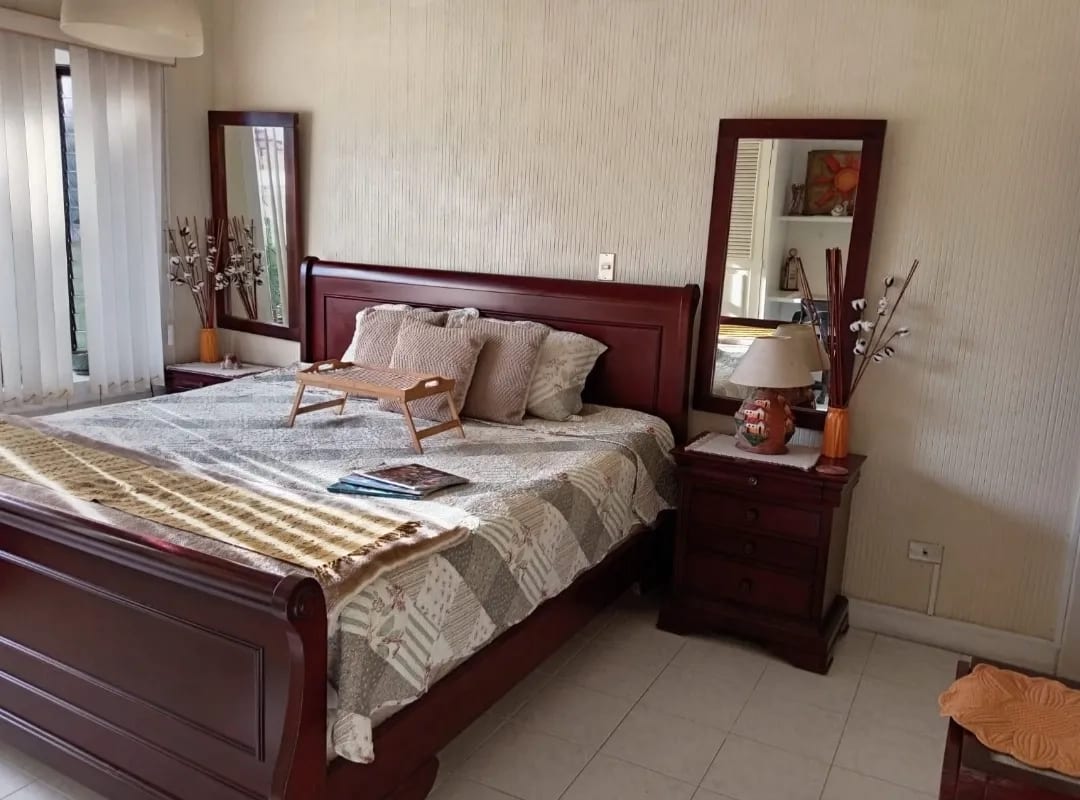 Vendo linda casa en zona 10, a cuadras de los Próceres. — Casa en Venta en Zona 10, Guatemala, Ciudad — foto 15 de 17