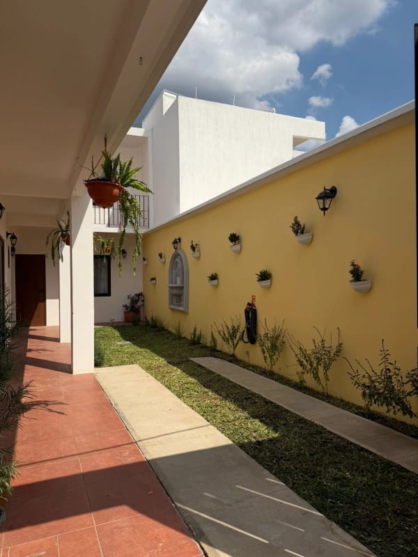 Hermosa Casa Equipada amueblada en Antigua Guatemala Paseo San Lorenzo — Casa en Venta en Ciudad Vieja, Sacatepéquez — foto 15 de 16