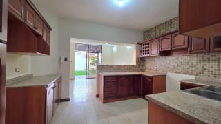 Casa en venta en km 16.5 carretera a El Salvador Los Diamantes — Casa en Venta en Los Diamantes, Carretera a El Salvador, Guatemala, Ciudad — miniatura 10 de 17