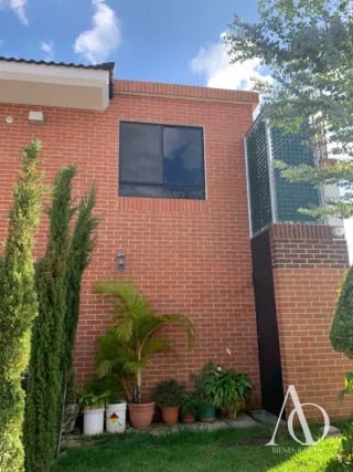 Casa en Venta en Portal de San Isidro 3, zona 16 / EN DIRECTO — Casa en Venta en Portal de San Isidro III, Zona 16, Guatemala, Ciudad — miniatura 1 de 16