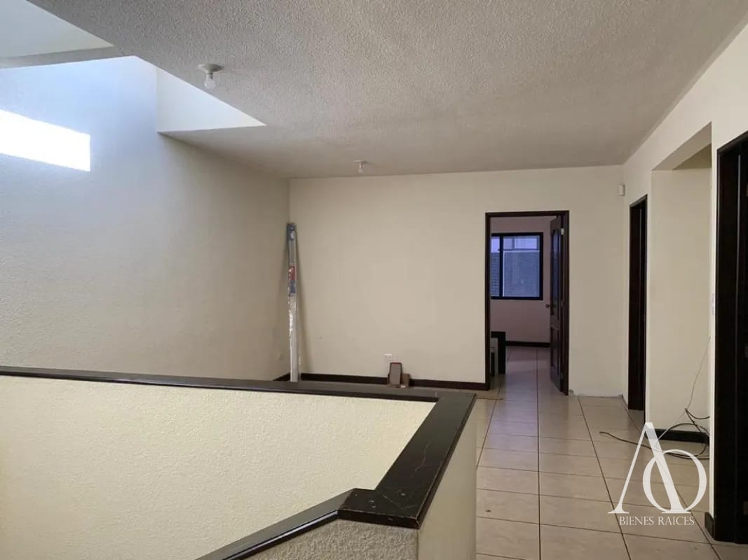 Casa en Venta en Portal de San Isidro 3, zona 16 / EN DIRECTO — Casa en Venta en Portal de San Isidro III, Zona 16, Guatemala, Ciudad — foto 9 de 16