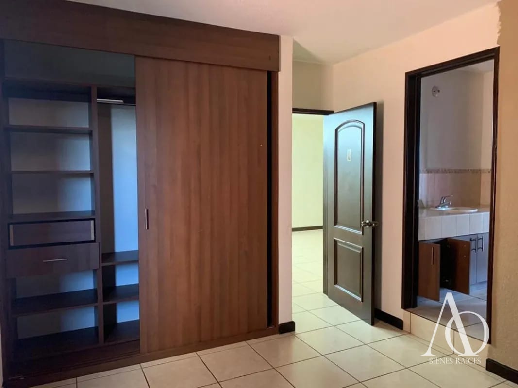 Casa en Venta en Portal de San Isidro 3, zona 16 / EN DIRECTO — Casa en Venta en Portal de San Isidro III, Zona 16, Guatemala, Ciudad — foto 6 de 16