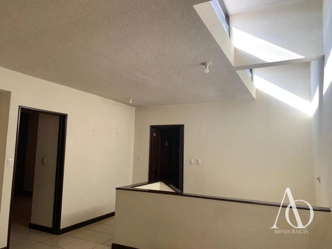 Casa en Venta en Portal de San Isidro 3, zona 16 / EN DIRECTO — Casa en Venta en Portal de San Isidro III, Zona 16, Guatemala, Ciudad — foto 4 de 16