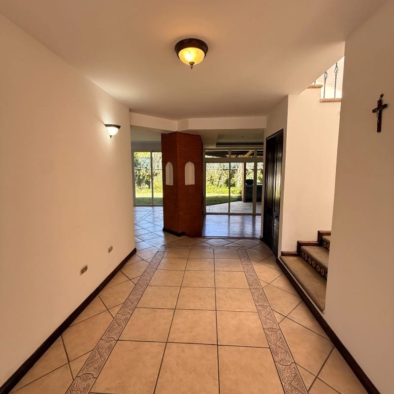Casa en venta | 4 hab | 6 parqueos | jardin con pergola | San Antonio CAES — Casa en Venta en San Antonio, Carretera a El Salvador, Guatemala, Ciudad — foto 13 de 13