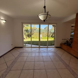 Casa en venta | 4 hab | 6 parqueos | jardin con pergola | San Antonio CAES — Casa en Venta en San Antonio, Carretera a El Salvador, Guatemala, Ciudad — miniatura 12 de 13