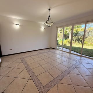 Casa en venta | 4 hab | 6 parqueos | jardin con pergola | San Antonio CAES — Casa en Venta en San Antonio, Carretera a El Salvador, Guatemala, Ciudad — miniatura 11 de 13
