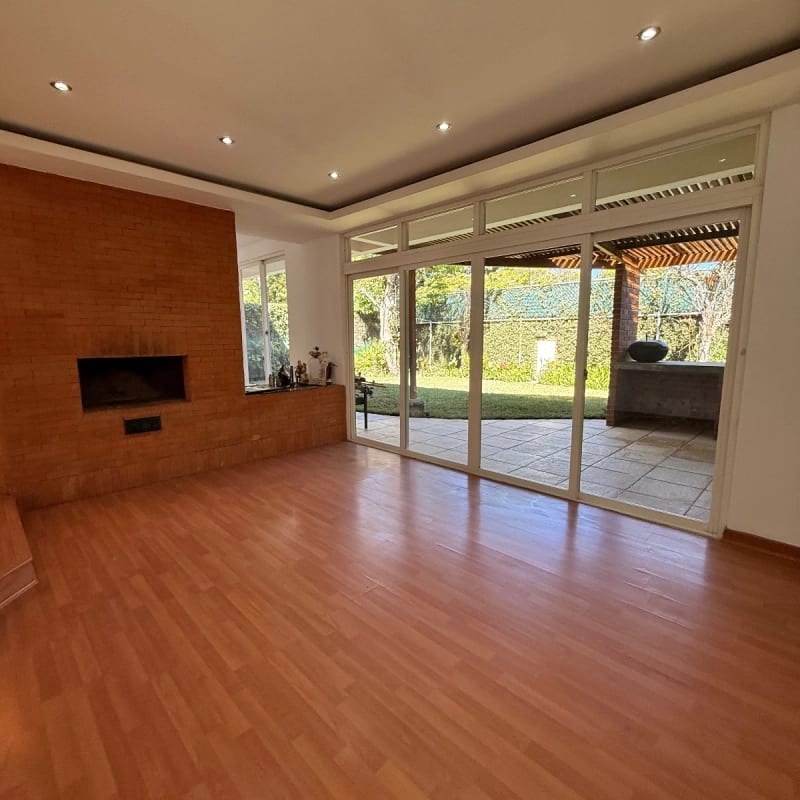 Casa en venta | 4 hab | 6 parqueos | jardin con pergola | San Antonio CAES — Casa en Venta en San Antonio, Carretera a El Salvador, Guatemala, Ciudad — foto 10 de 13