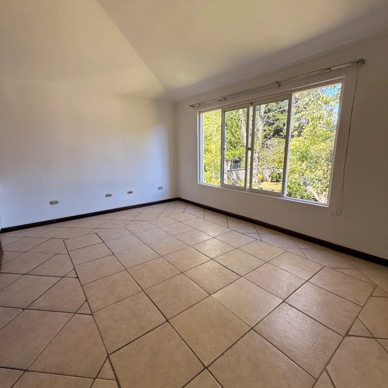 Casa en venta | 4 hab | 6 parqueos | jardin con pergola | San Antonio CAES — Casa en Venta en San Antonio, Carretera a El Salvador, Guatemala, Ciudad — foto 6 de 13