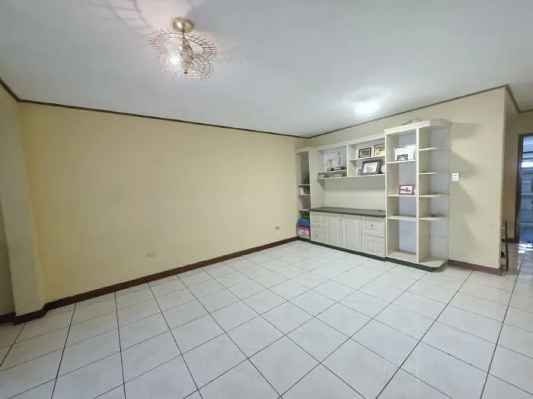 Casa en Venta en Loma Real San Cristobal — Casa en Venta en Zona 8 Mixco, Guatemala, Ciudad — foto 7 de 16