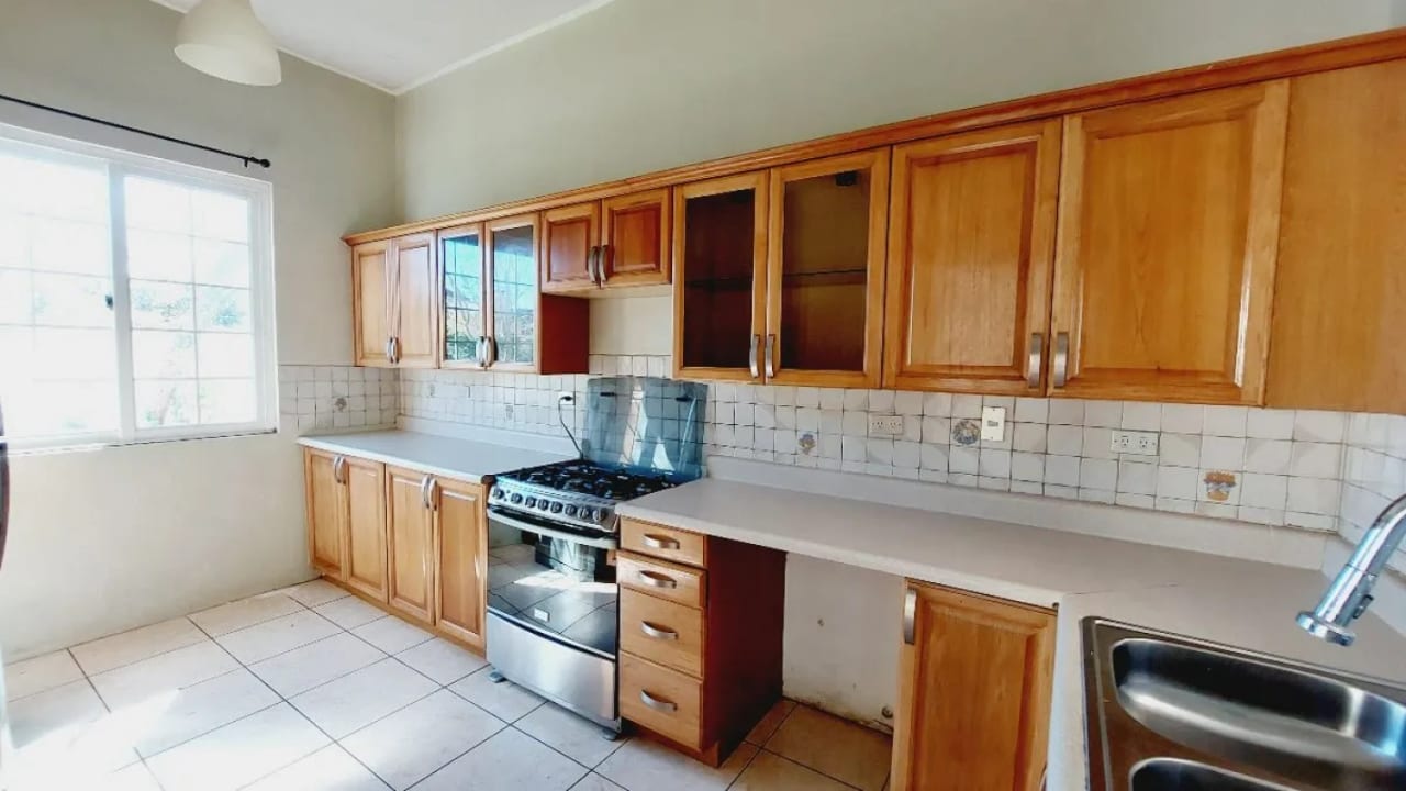 Casa en Venta en Condominio Carretera a Fraijanes — Casa en Venta en San José Pinula, Guatemala, Ciudad — foto 3 de 15