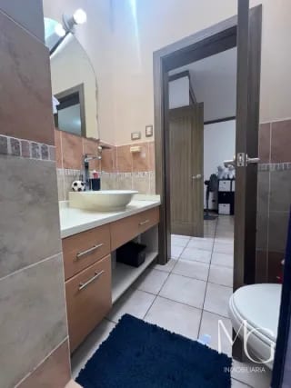CASA EN VENTA – JARDINES DEL ROSARIO, ZONA 16 — Casa en Venta en Zona 16, Guatemala, Ciudad — miniatura 3 de 13