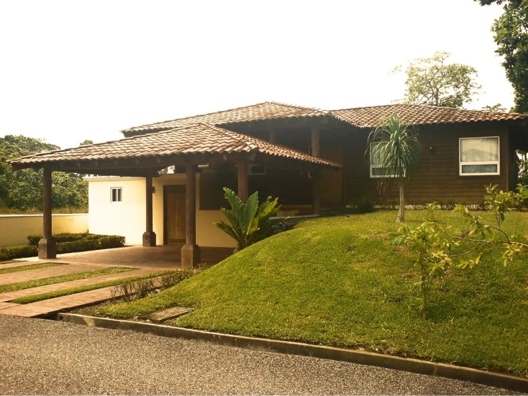 CASA EN VENTA Y RENTA EN AMATIQUE BAY — Casa en Alquiler en Puerto Barrios, Izabal — foto 1 de 13
